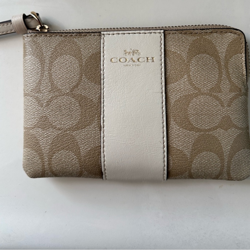 Coach wristlet wallet